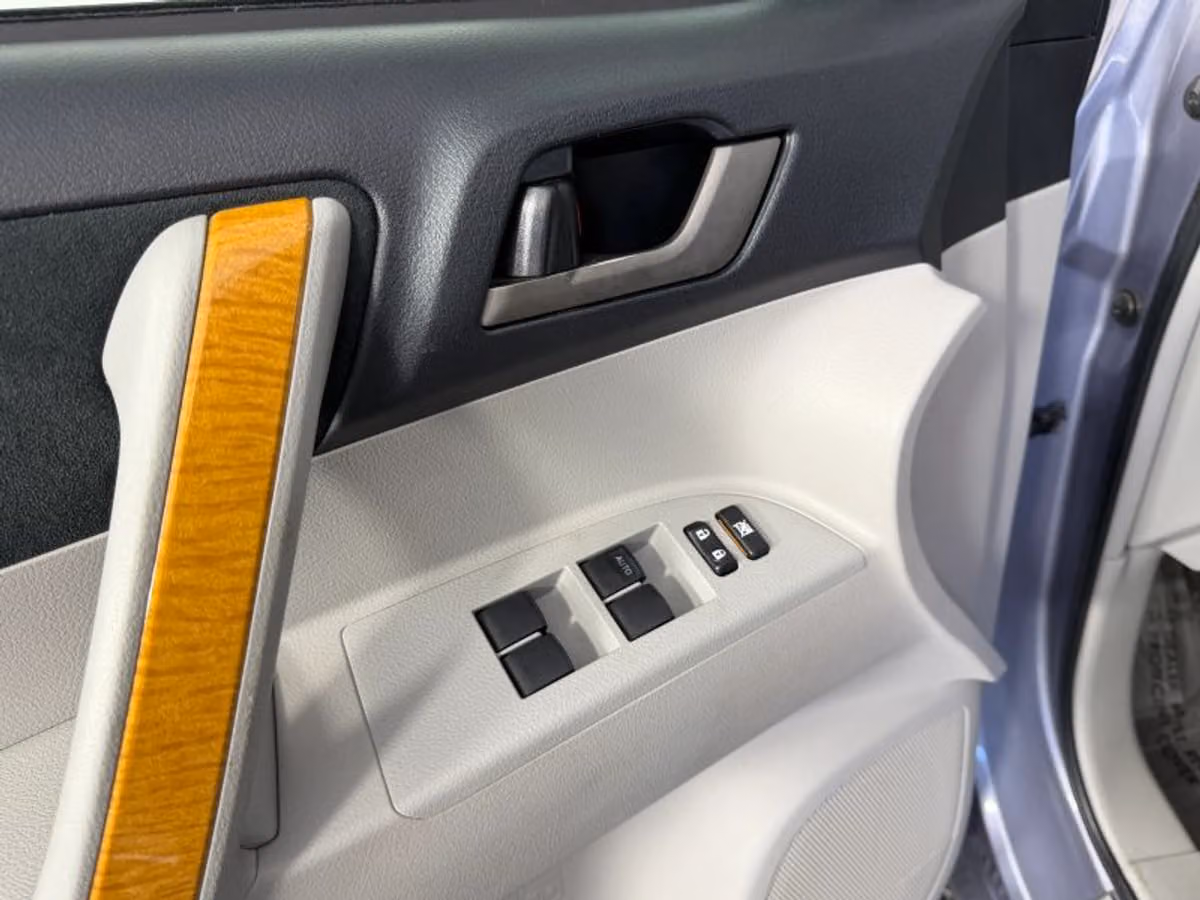 2010 Toyota Highlander Hybrid Base Image 23