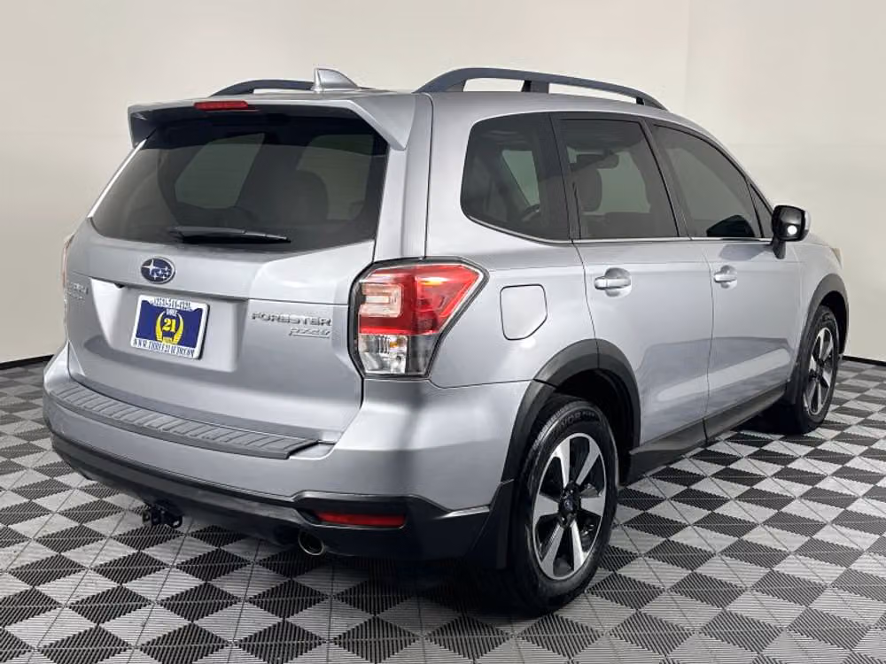 2017 Subaru Forester 2.5i Limited Crossover Image 8