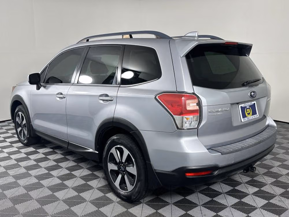 2017 Subaru Forester 2.5i Limited Crossover Image 12