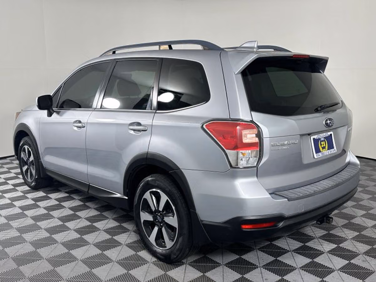 2017 Subaru Forester 2.5i Limited Crossover Image 12