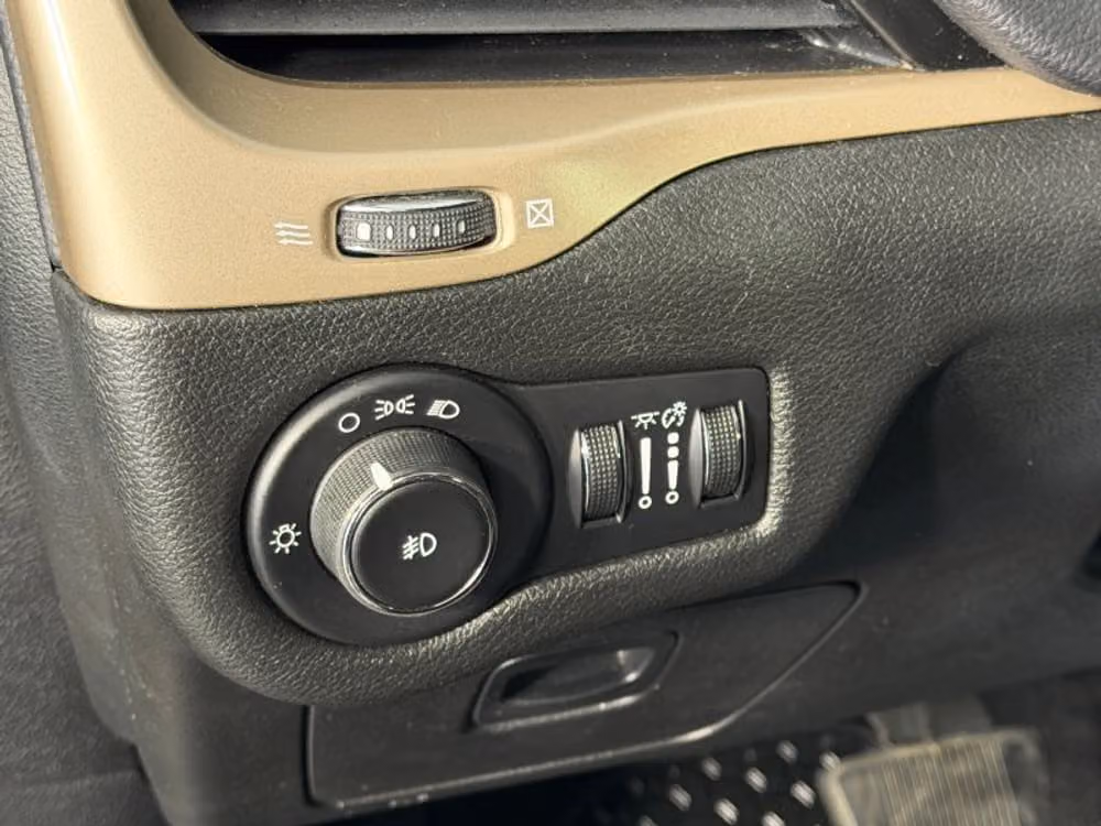 2014 Jeep Cherokee Latitude Image 25