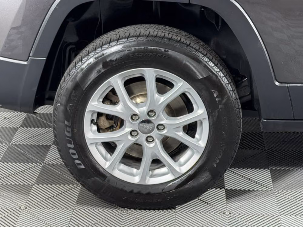 2014 Jeep Cherokee Latitude Image 28