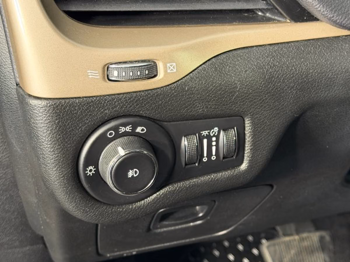 2014 Jeep Cherokee Latitude Image 25