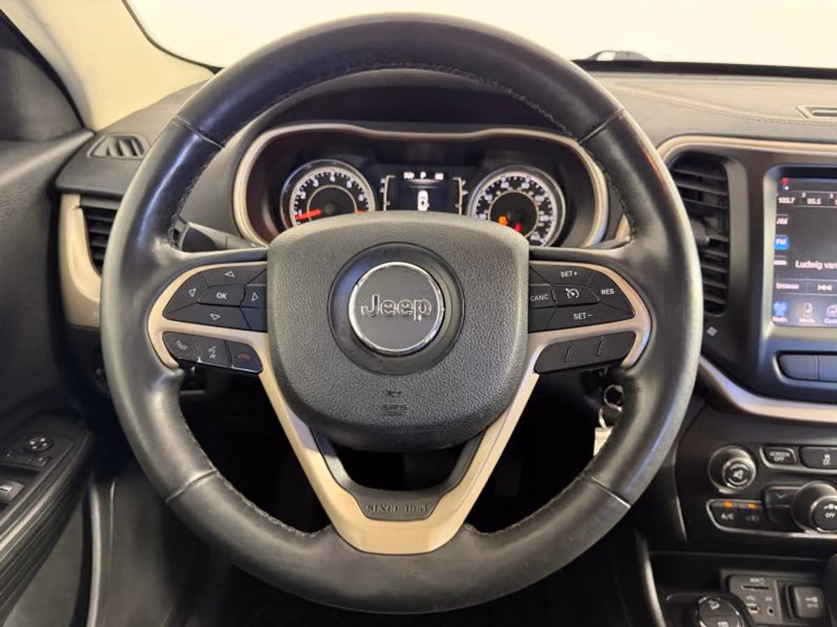 2014 Jeep Cherokee Latitude Image 14