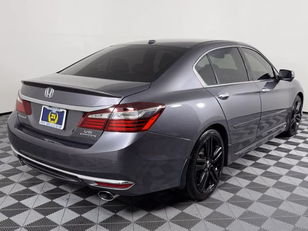 2017 Honda Accord Touring Image 8