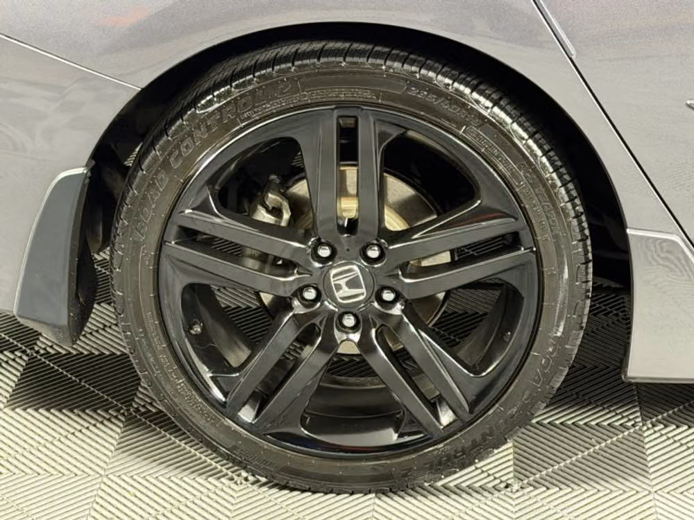 2017 Honda Accord Touring Image 14