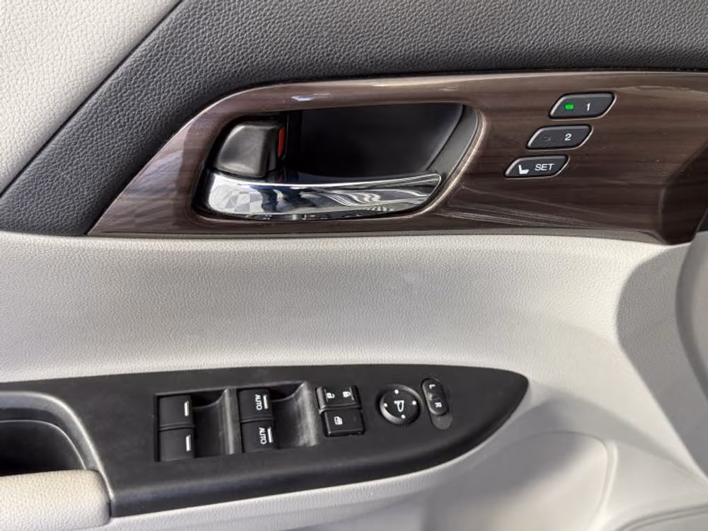 2017 Honda Accord Touring Image 20