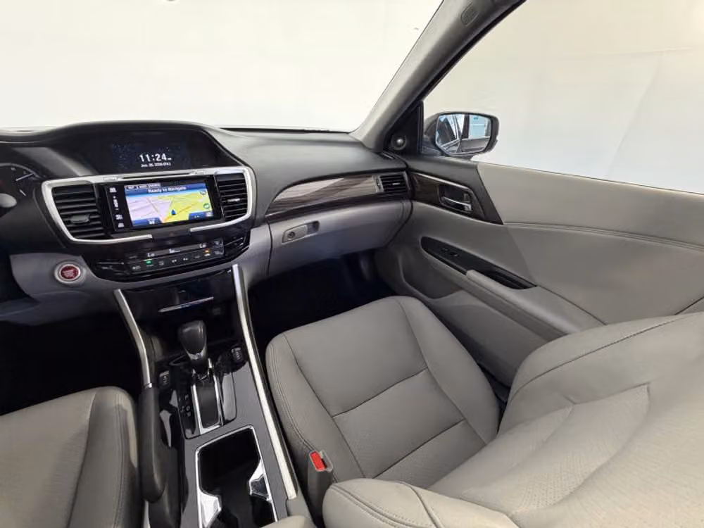 2017 Honda Accord Touring Image 28