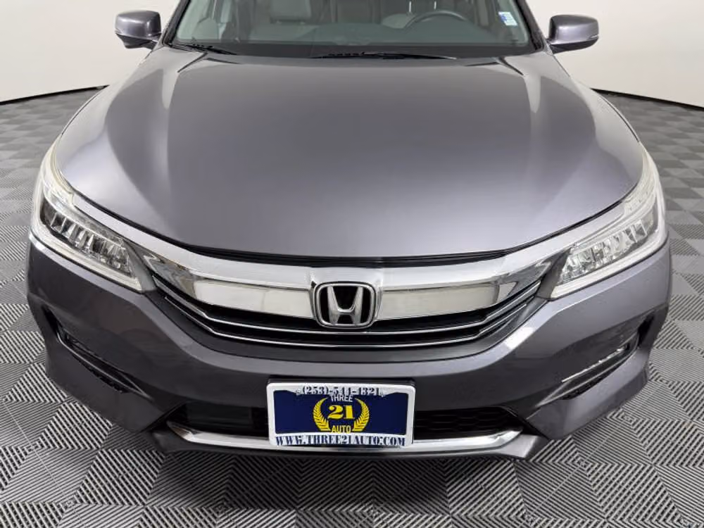 2017 Honda Accord Touring Image 3