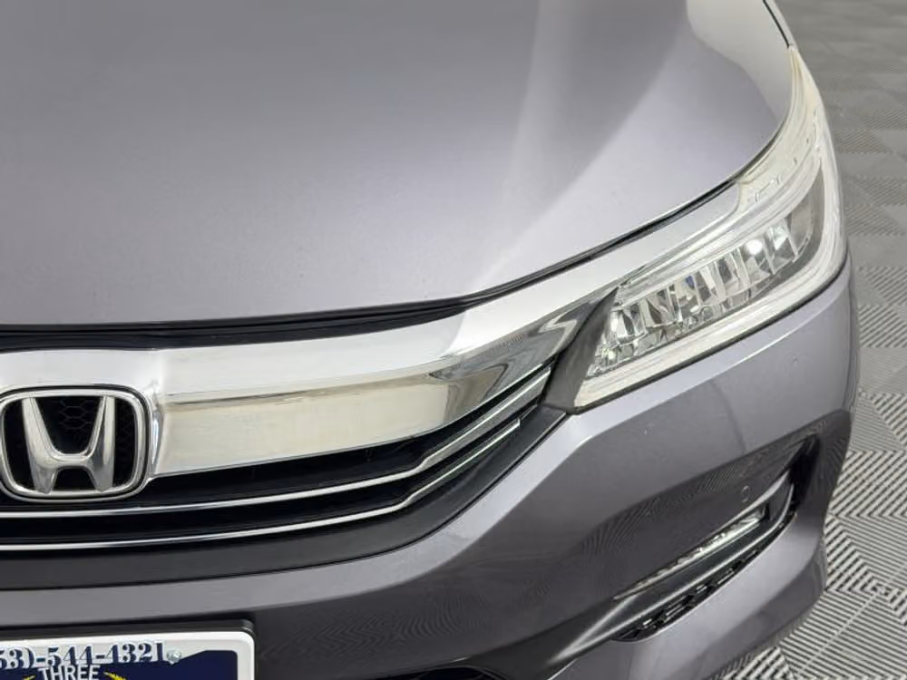 2017 Honda Accord Touring Image 4