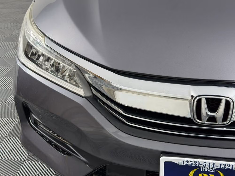 2017 Honda Accord Touring Image 5