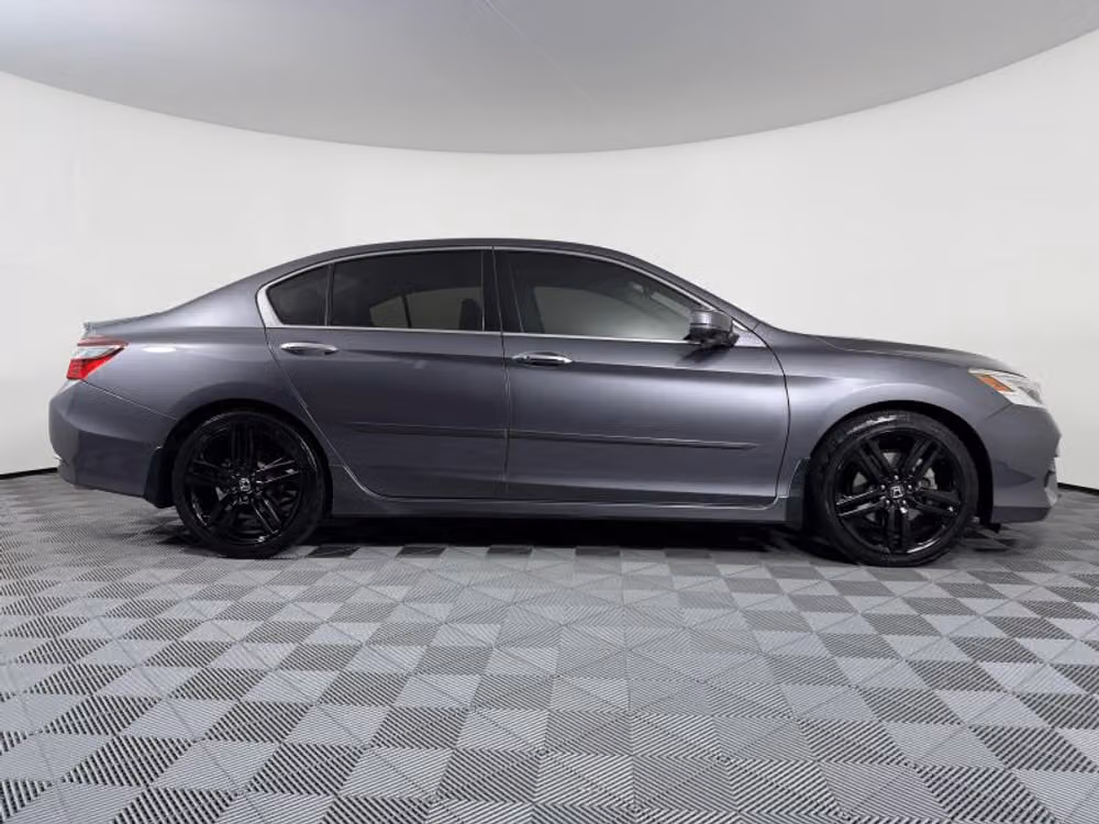 2017 Honda Accord Touring Image 6