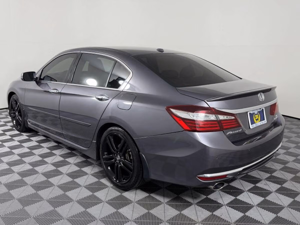 2017 Honda Accord Touring Image 12