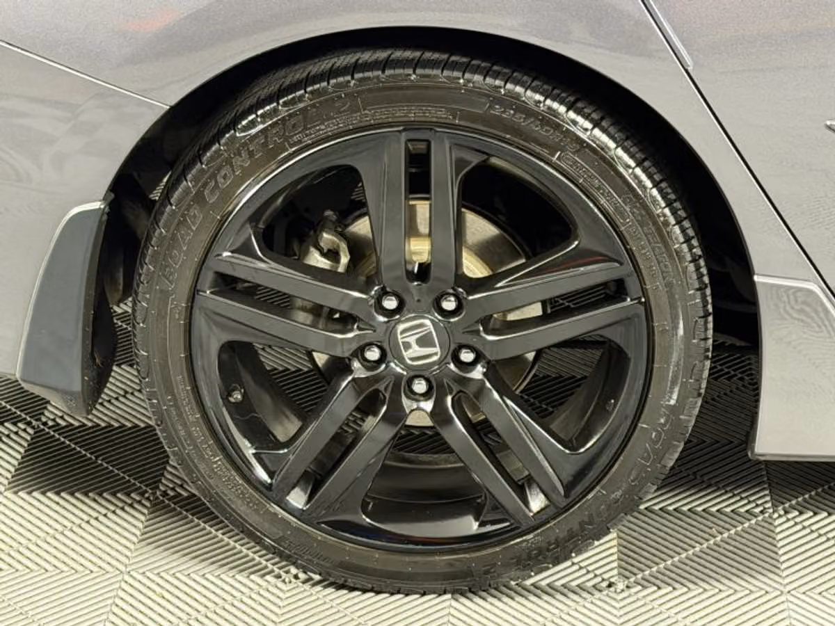 2017 Honda Accord Touring Image 14