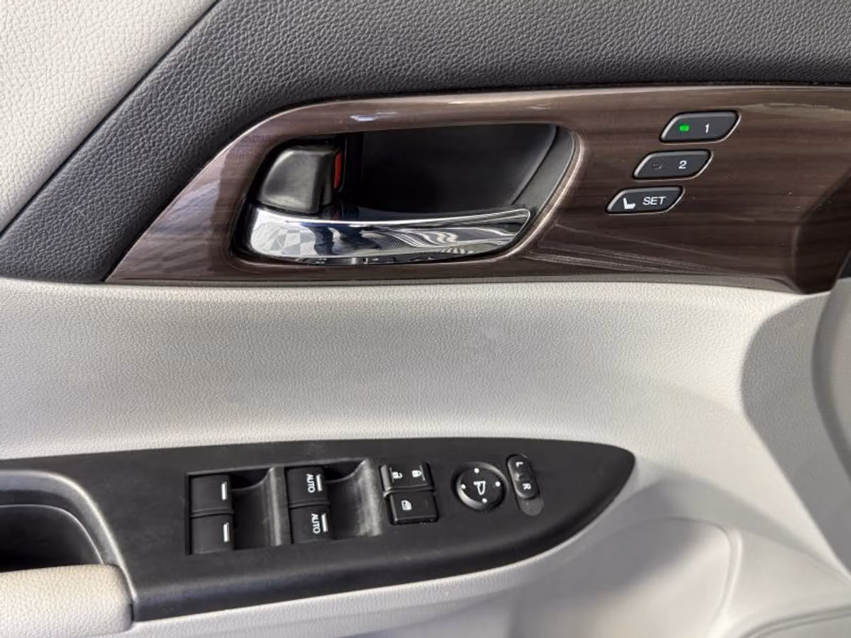 2017 Honda Accord Touring Image 20