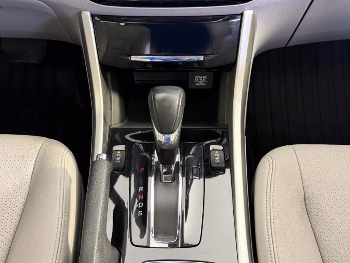 2017 Honda Accord Touring Image 30