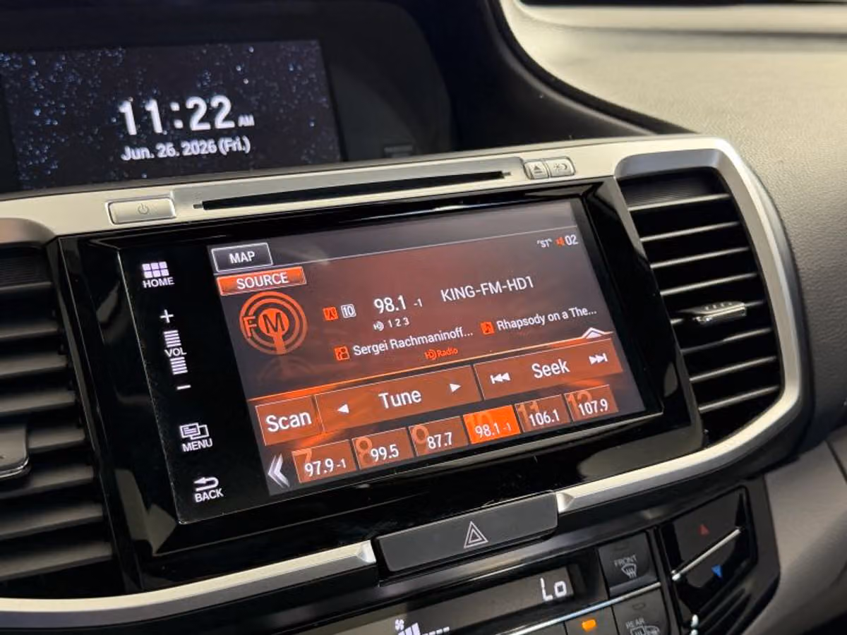 2017 Honda Accord Touring Image 39