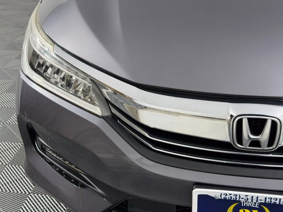 2017 Honda Accord Touring Image 5