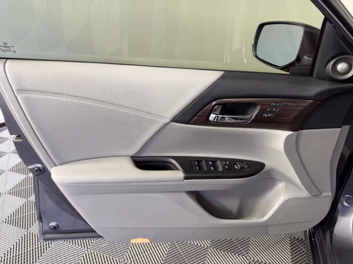 2017 Honda Accord Touring Image 19