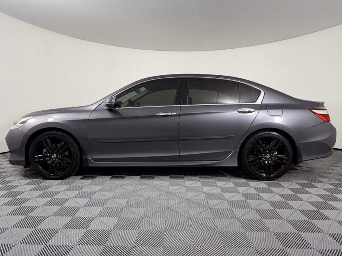 2017 Honda Accord Touring Image 13