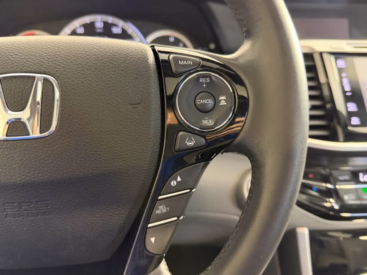 2017 Honda Accord Touring Image 36