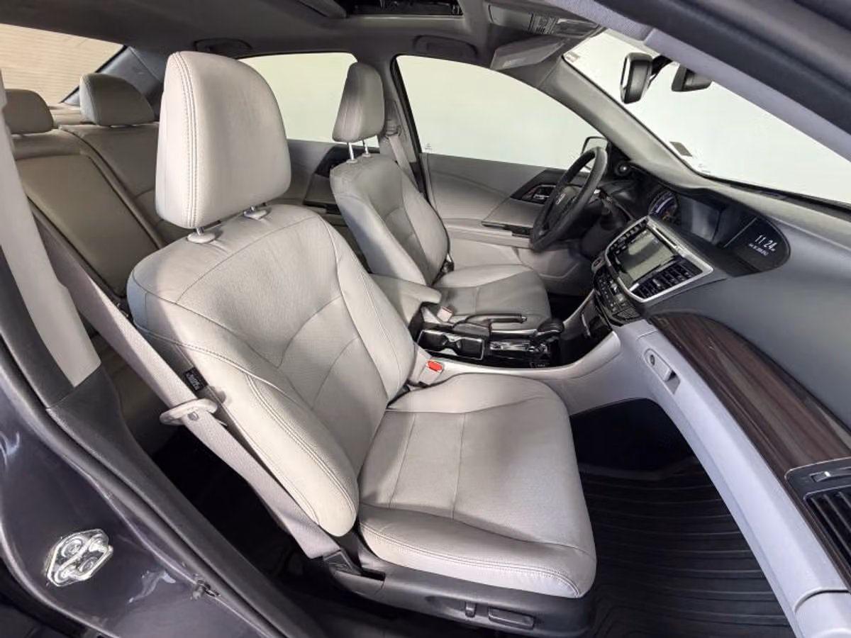 2017 Honda Accord Touring Image 18