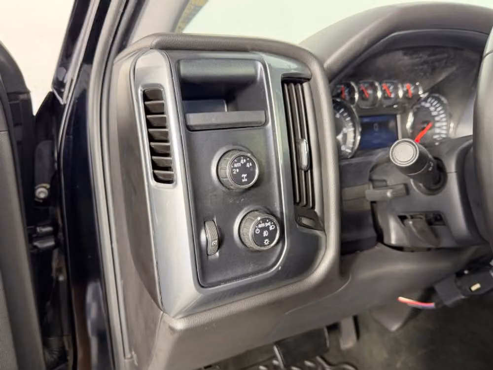 2014 Chevrolet Silverado 1500 Z71 LT Pickup 4D 5 3/4 ft Crew Cab Image 33