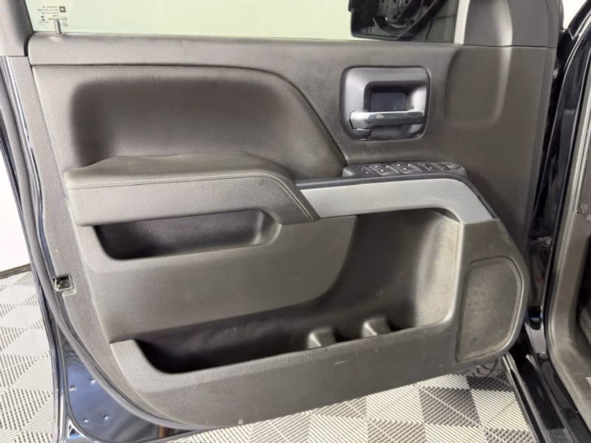 2014 Chevrolet Silverado 1500 Z71 LT Pickup 4D 5 3/4 ft Crew Cab Image 31