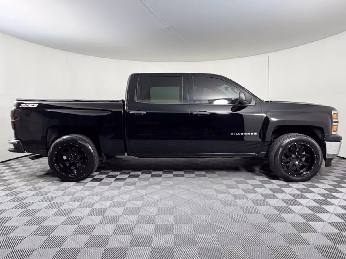 2014 Chevrolet Silverado 1500 Z71 LT Pickup 4D 5 3/4 ft Crew Cab Image 7