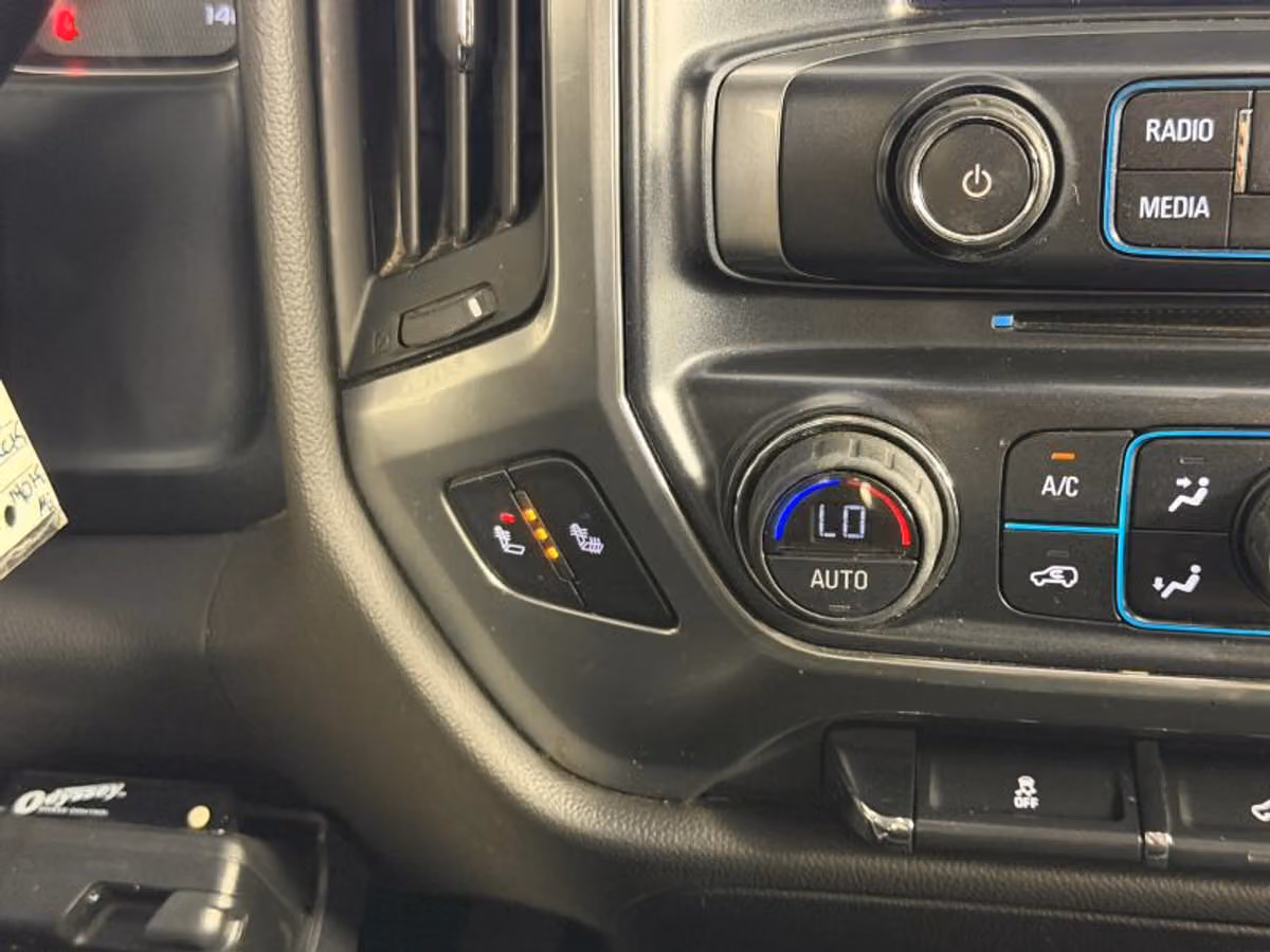 2014 Chevrolet Silverado 1500 Z71 LT Pickup 4D 5 3/4 ft Crew Cab Image 24