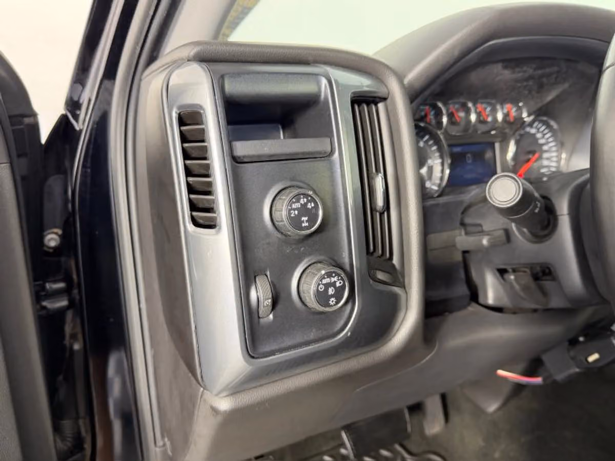 2014 Chevrolet Silverado 1500 Z71 LT Pickup 4D 5 3/4 ft Crew Cab Image 33