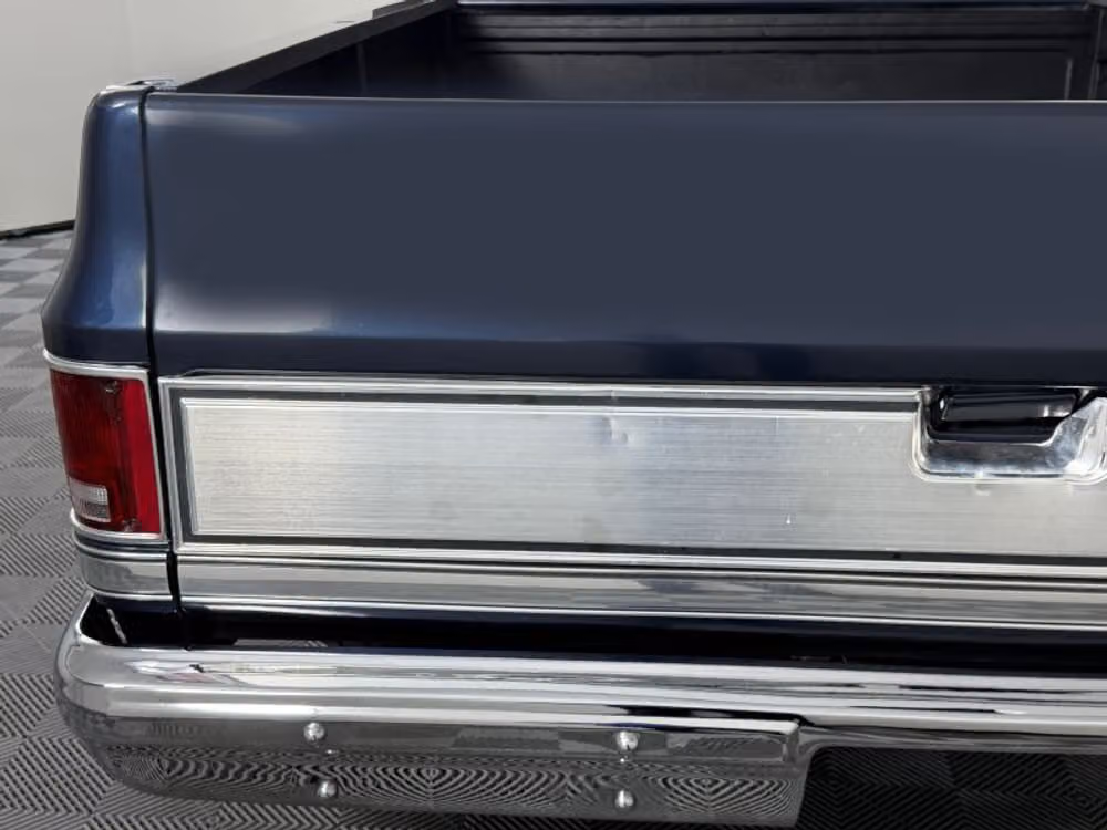 1985 Chevrolet C/K 10 Series Silverado Reg Cab Regular Cab Image 10