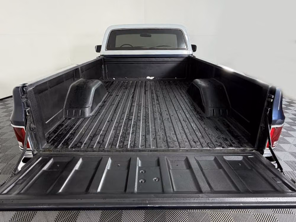1985 Chevrolet C/K 10 Series Silverado Reg Cab Regular Cab Image 16