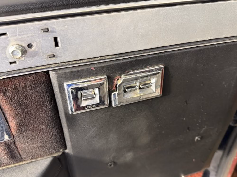 1985 Chevrolet C/K 10 Series Silverado Reg Cab Regular Cab Image 21