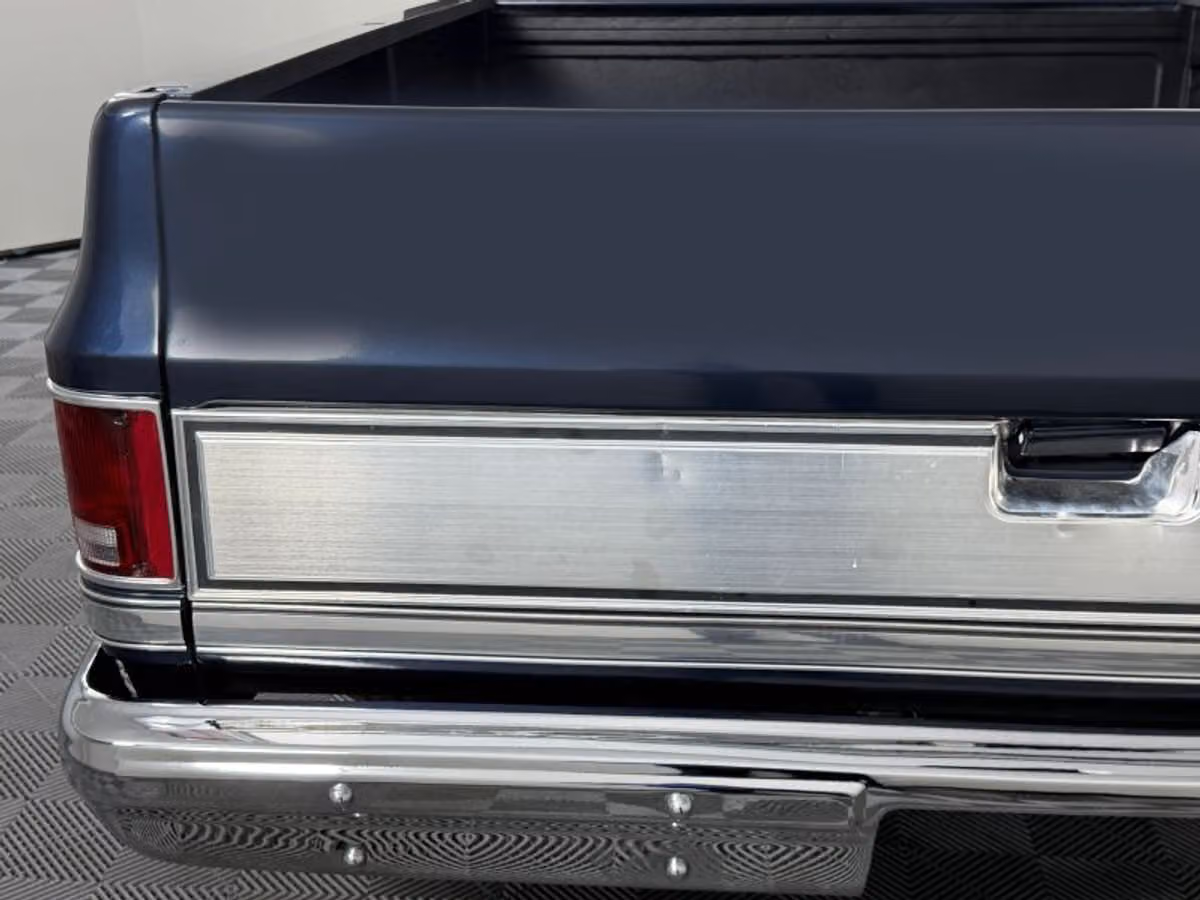 1985 Chevrolet C/K 10 Series Silverado Reg Cab Regular Cab Image 10