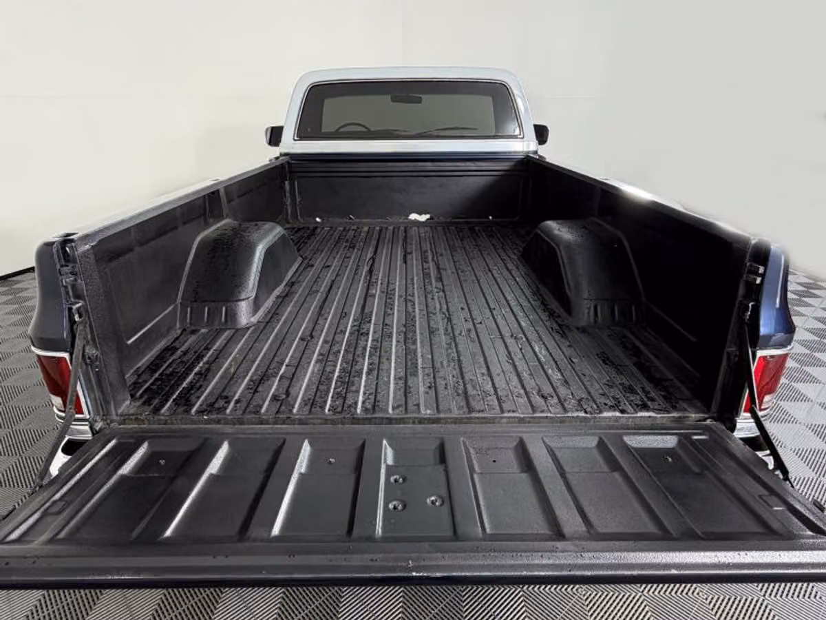 1985 Chevrolet C/K 10 Series Silverado Reg Cab Regular Cab Image 16