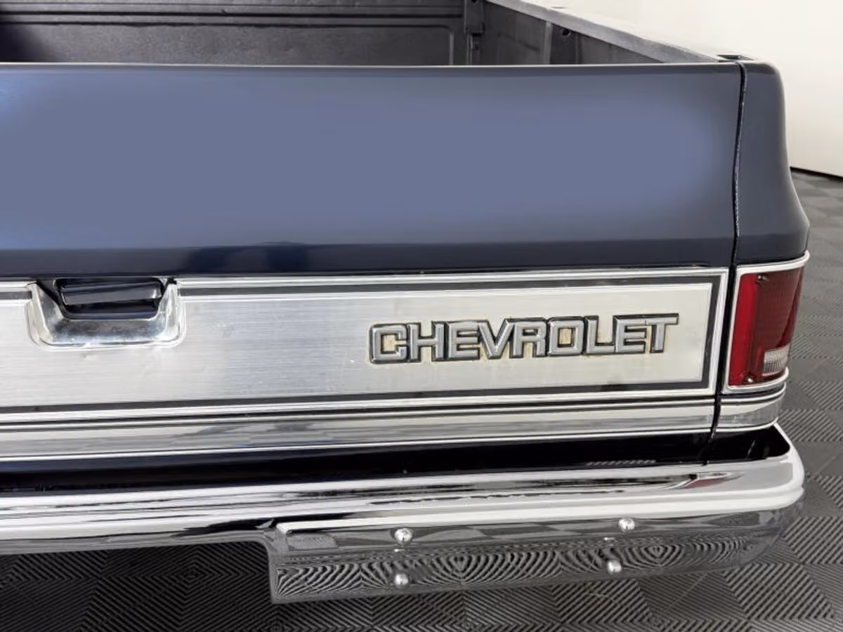 1985 Chevrolet C/K 10 Series Silverado Reg Cab Regular Cab Image 11