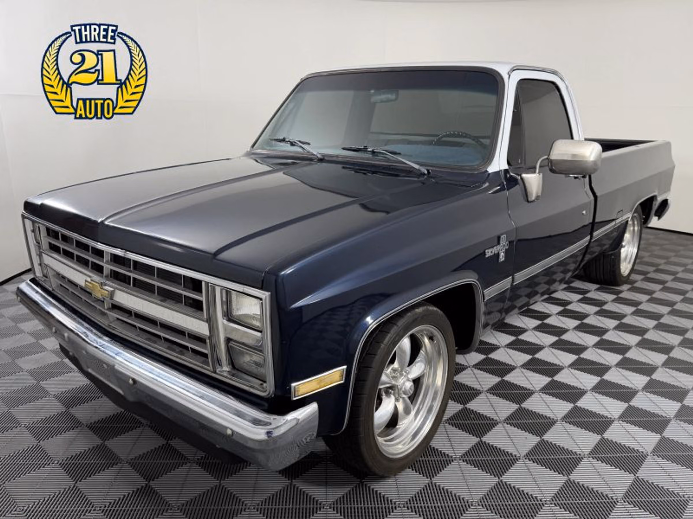 1985 Chevrolet C/K 10 Series Silverado Reg Cab Regular Cab Image 1