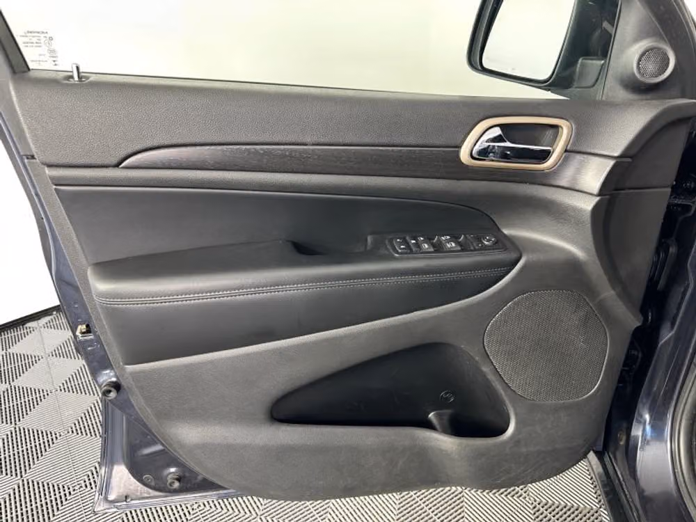 2015 Jeep Grand Cherokee Laredo E Image 24