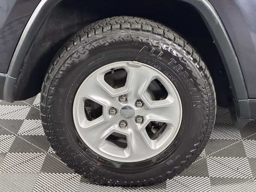 2015 Jeep Grand Cherokee Laredo E Image 15