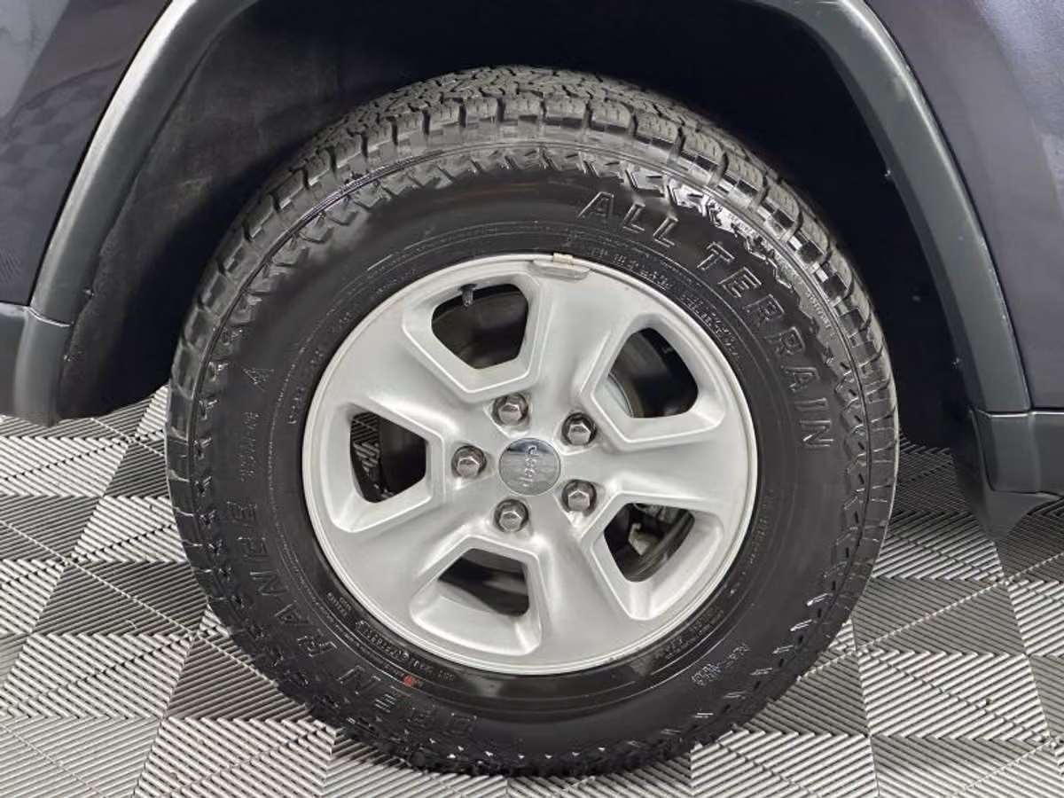 2015 Jeep Grand Cherokee Laredo E Image 15