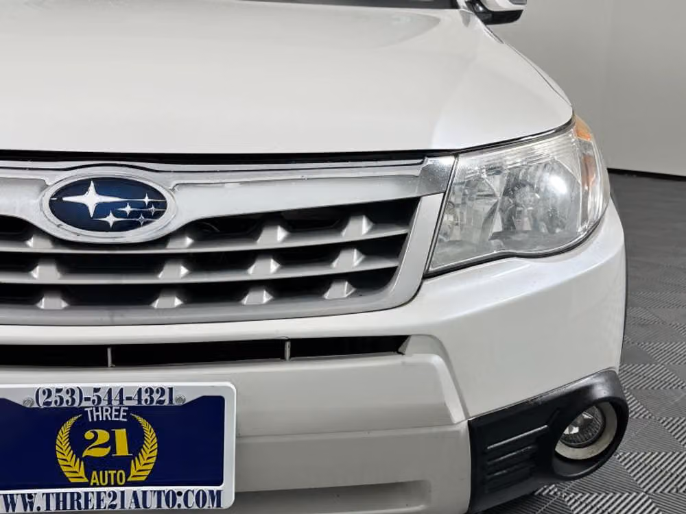 2011 Subaru Forester 2.5X Touring Crossover Image 5