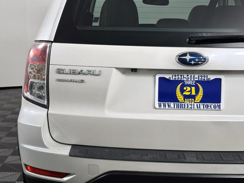 2011 Subaru Forester 2.5X Touring Crossover Image 10