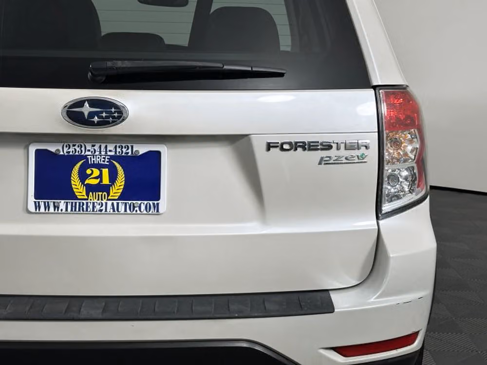2011 Subaru Forester 2.5X Touring Crossover Image 11