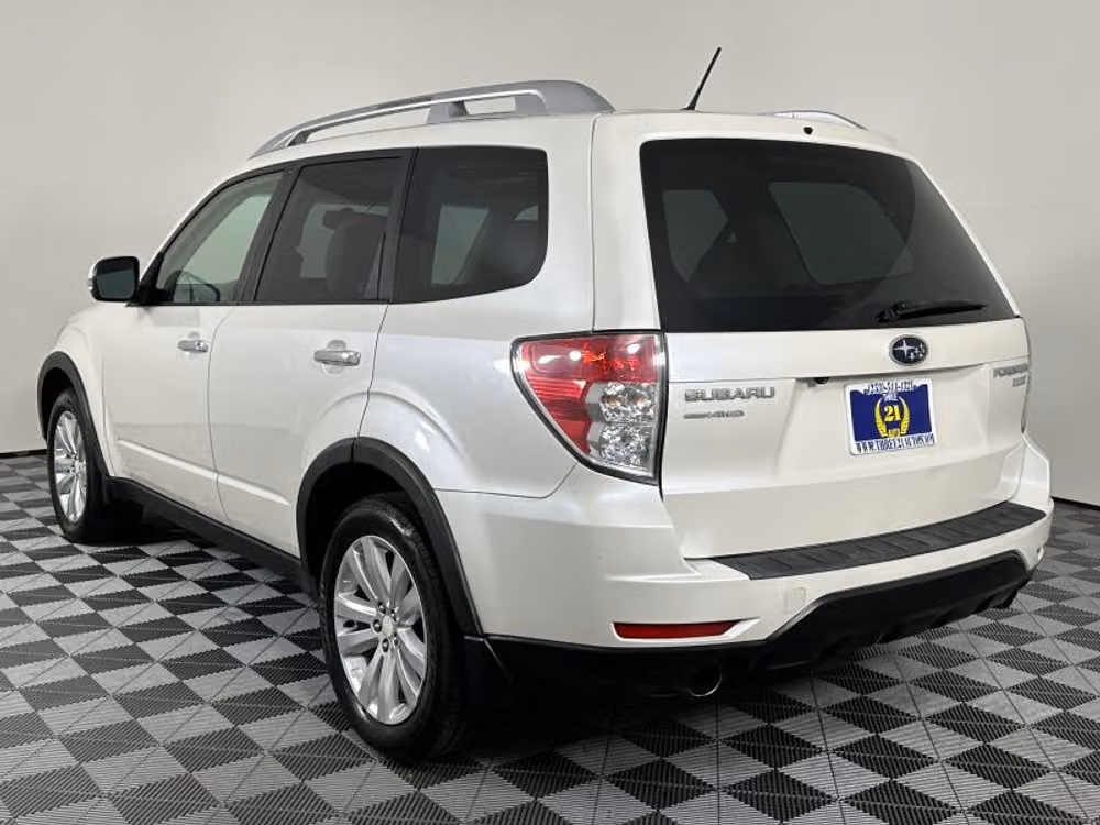 2011 Subaru Forester 2.5X Touring Crossover Image 8