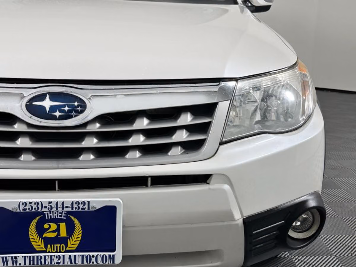 2011 Subaru Forester 2.5X Touring Crossover Image 5