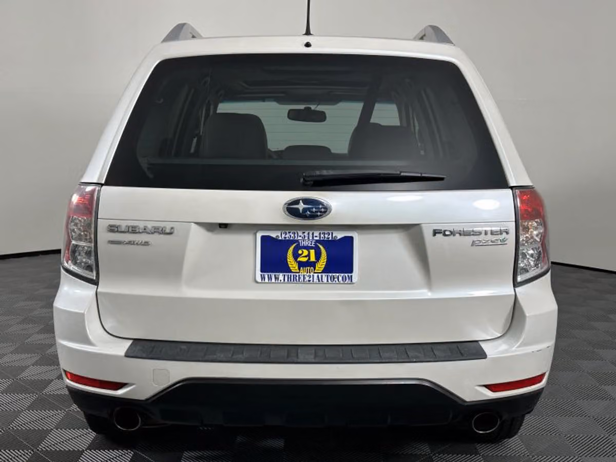 2011 Subaru Forester 2.5X Touring Crossover Image 9