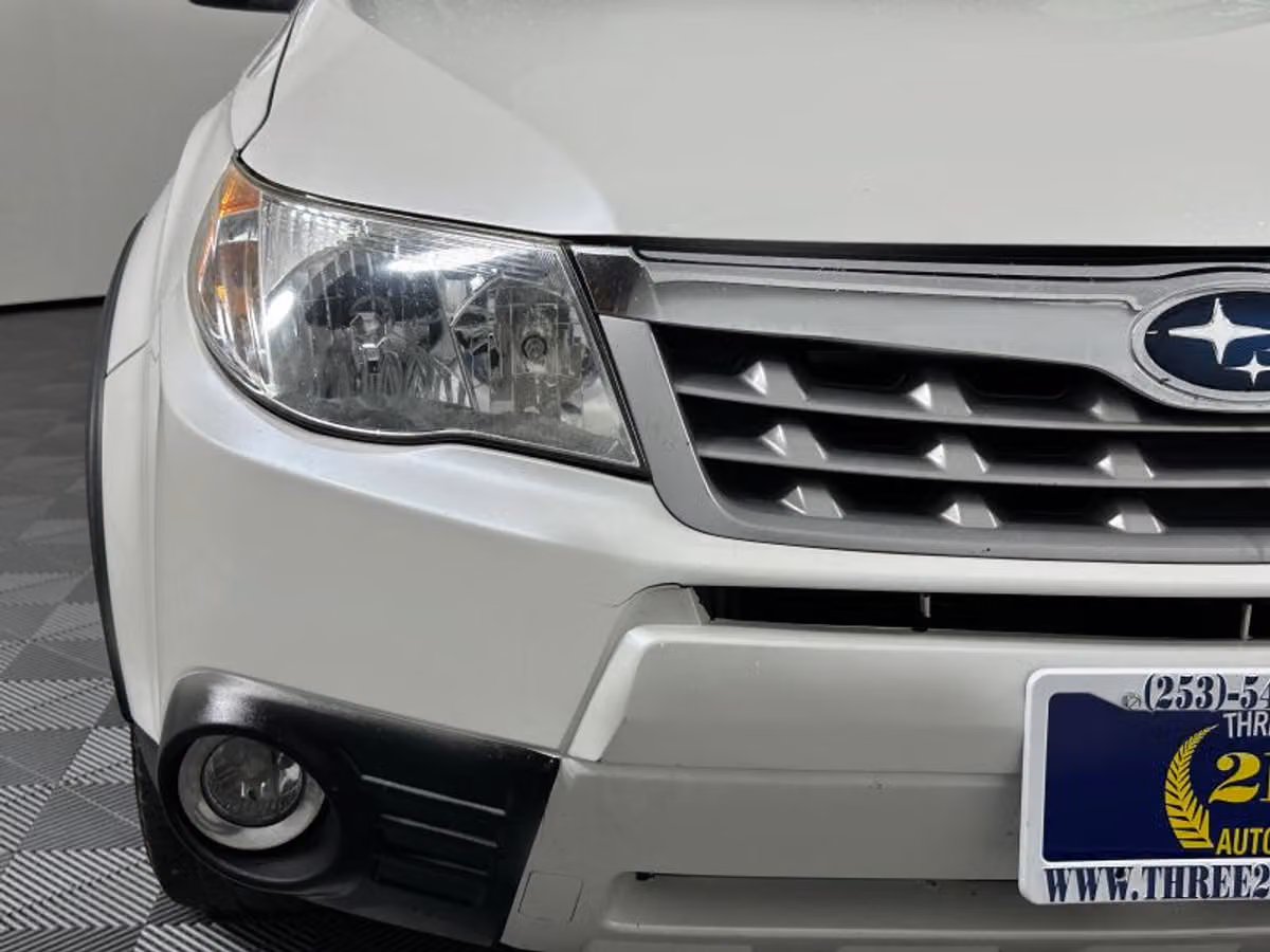2011 Subaru Forester 2.5X Touring Crossover Image 4