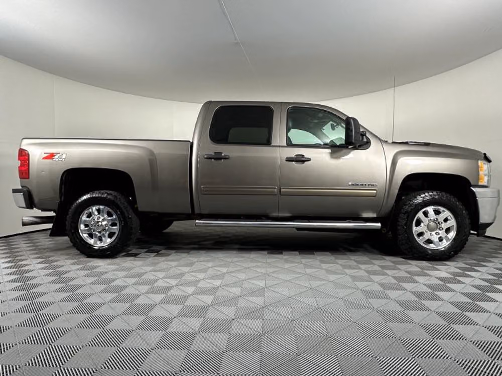 2014 Chevrolet Silverado 3500HD LT Pickup 4D 6 1/2 ft Crew Cab Image 7