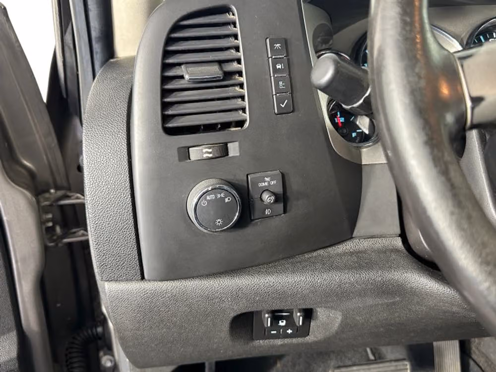 2014 Chevrolet Silverado 3500HD LT Pickup 4D 6 1/2 ft Crew Cab Image 25
